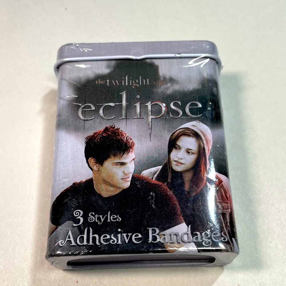 NWT Twilight - Eclipse tin of sterile adhesive bandages 24ct collectible